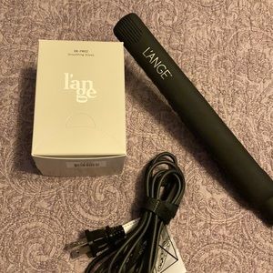 L’ange Straightner and De-Frizz wipes